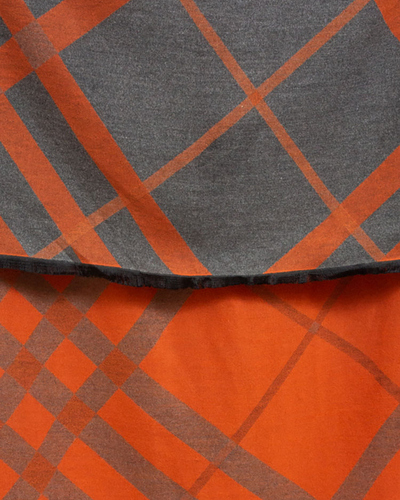 Royalfashion Олекотен дамски шал в сиво-оранжево с принт