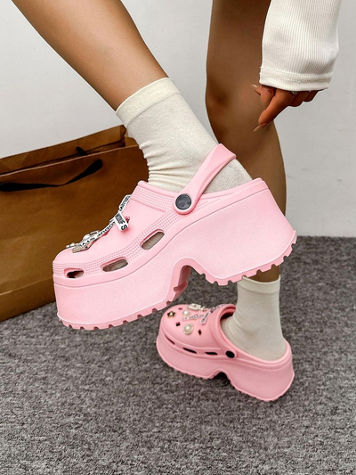 Royalfashion Женски гумени джапанки с декорации Dellos