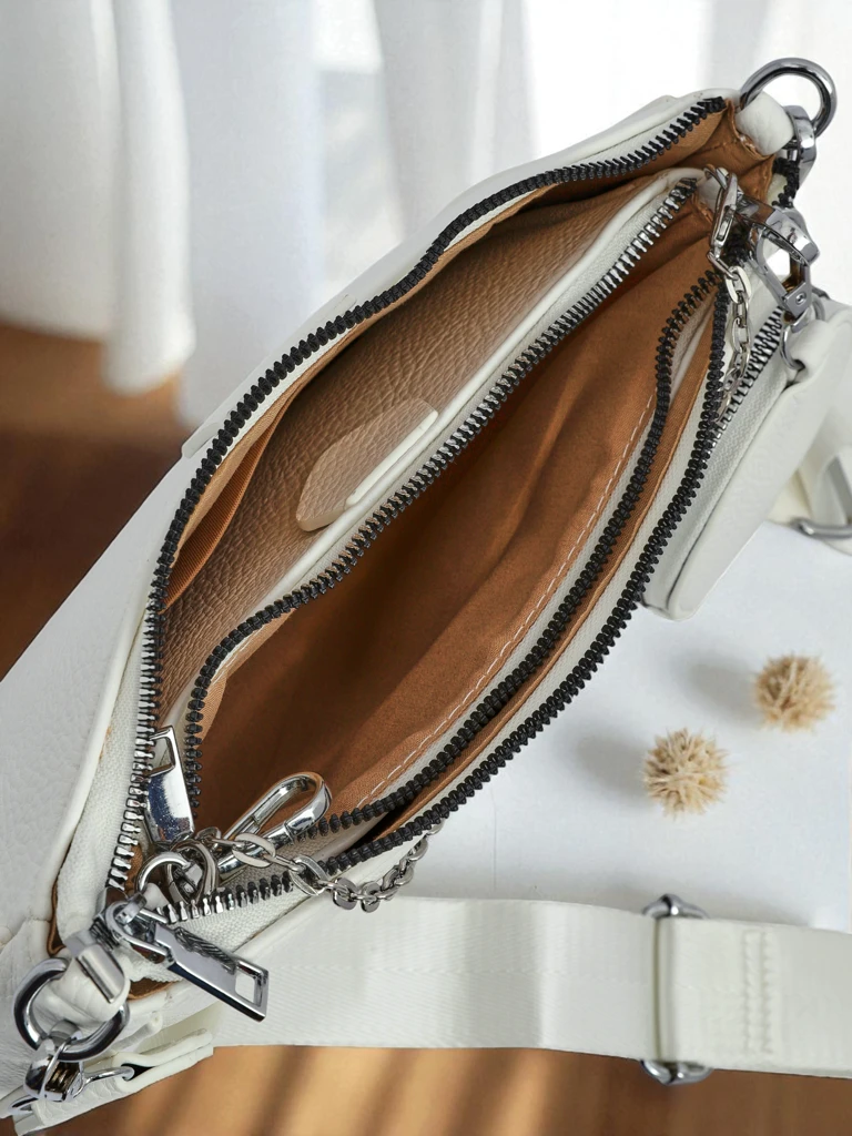 Aurelia Bianca – Малка бяла дамска чанта от еко кожа с верижка