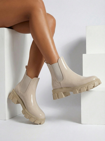 Royalfashion Боти на масивна подметка от еко лакирана кожа Calista Weide