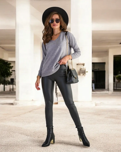 Royalfashion Сив дамски пуловер със сърцевидно деколте