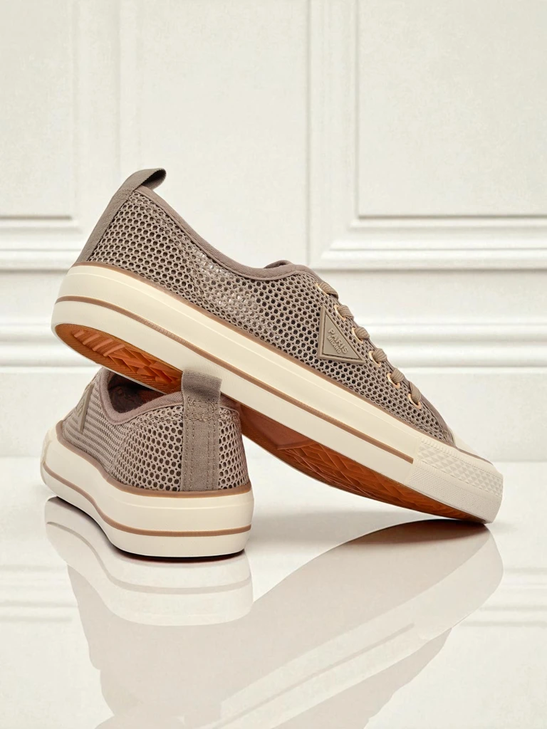 Royalfashion Жилищни перфорираните маратонки Rebbse