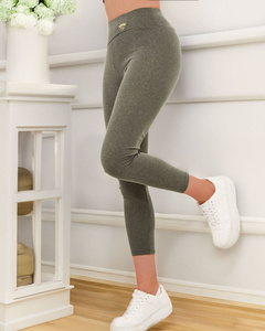 тъмнозелено