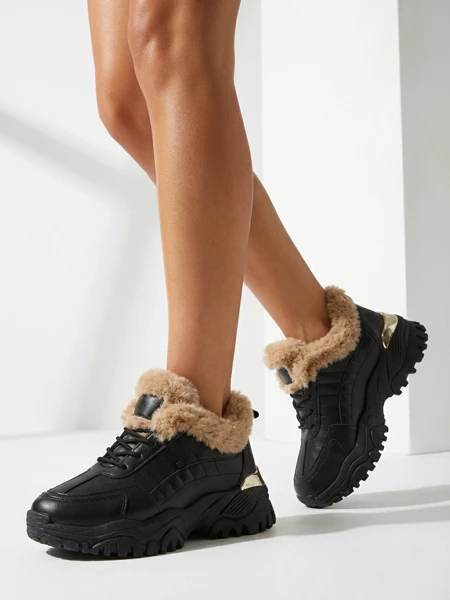 Sportowe czarne buty damskie z futerkiem Flixi - Obuwie