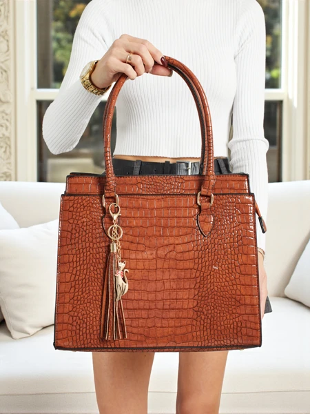 Дамска чанта тип shopper от еко кожа с релеф Seraphyne