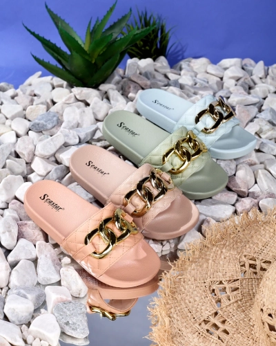 Niebieskie damskie pikowane klapki ze złotym łańcuszkiem Eteris - Obuwie