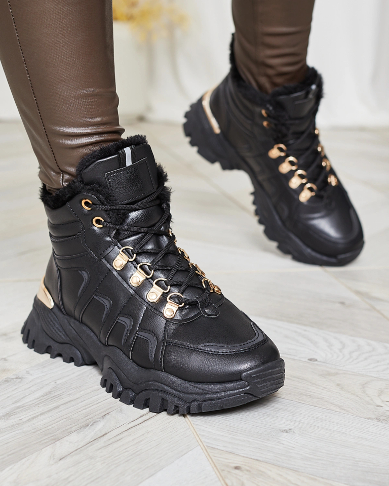 Royalfashion Дамски маратонки с кожа в черно Megigna