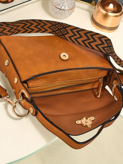 Дамска чанта Minerva жълта от еко кожа, украса златна пчела, бохо презрамка