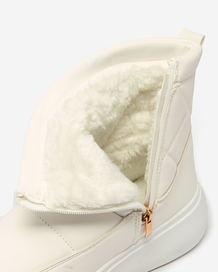 Royalfashion Бели дамски ботуши a'la snow boots Kacecica