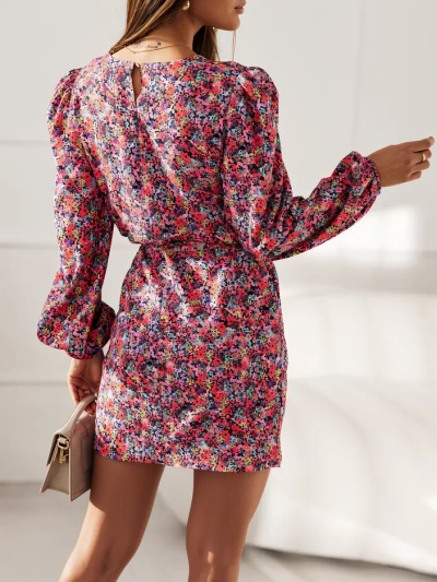 Рокля мини в цветя Royalfashion за жени с бухнали ръкави и колан