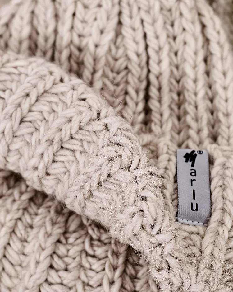 Шапка с пискюл за жени на Royalfashion