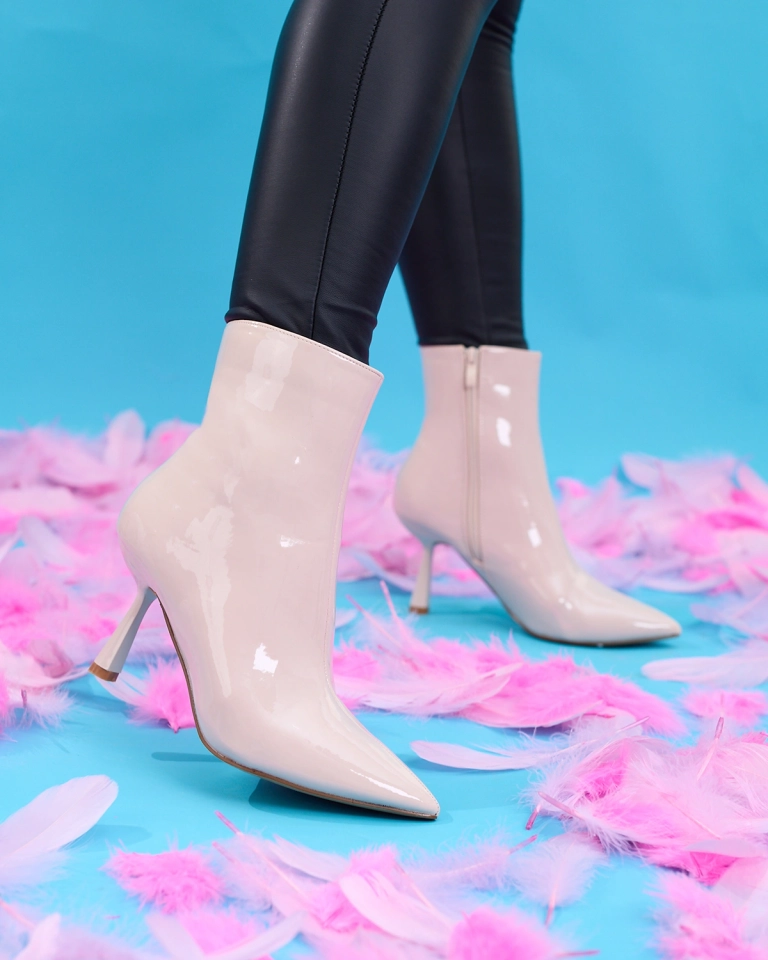 Royalfashion Бежови лакирани дамски ботуши с патешки ток Елегантен Класически