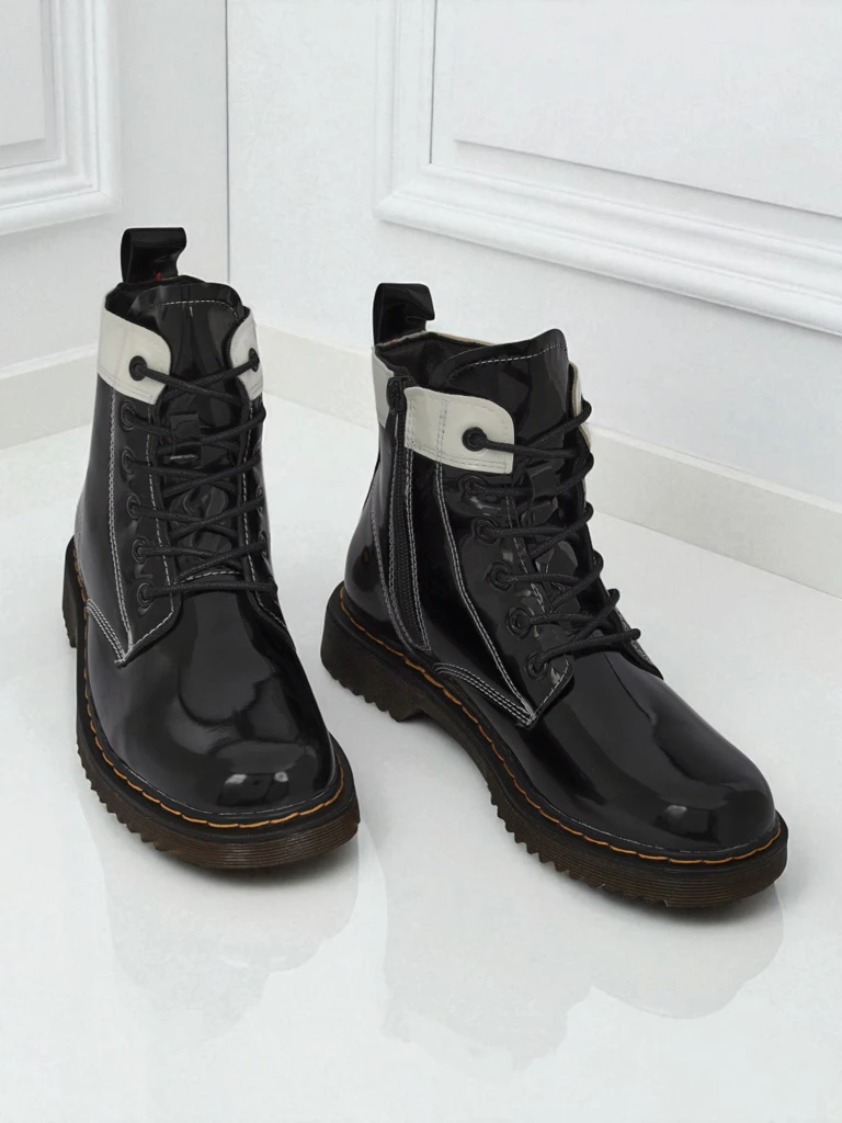 Дамски боти Perseida Nero от екологична патентна кожа, с връзки