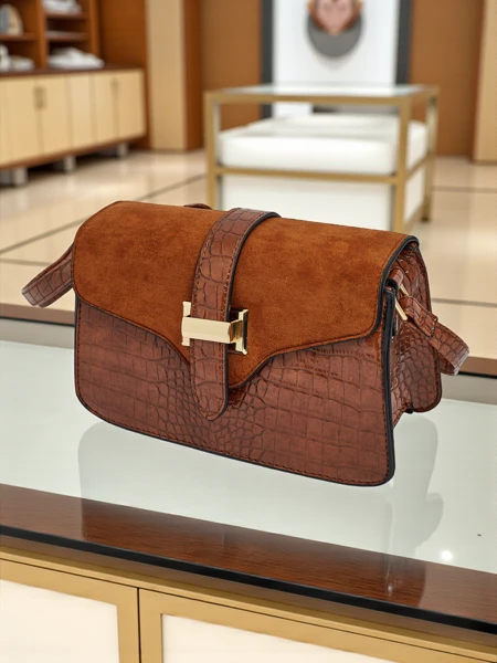 Лакирана малка дамска чанта от еко кожа Sable Mist