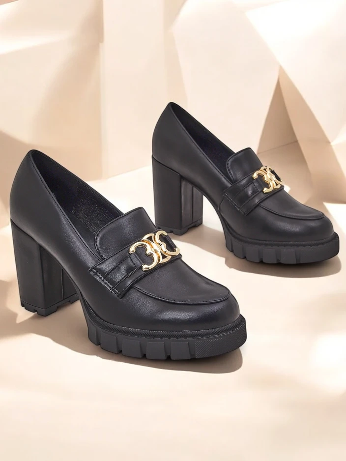 Дамски обувки Nero Aurora на ток със златна катарама, еко кожа