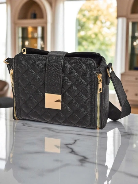 Черна дамска чанта Demetra от екологична патентована кожа, елегантна