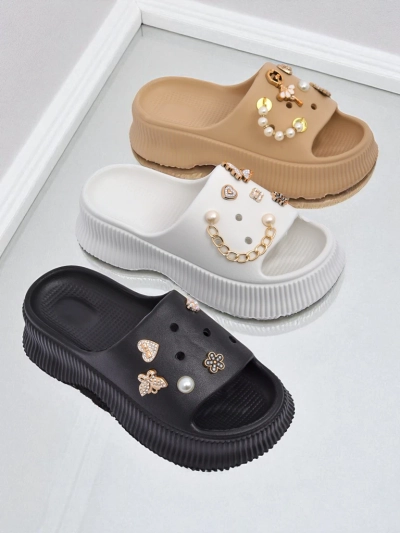 Royalfashion Дамски гумени чехли с декорации Slash Glam