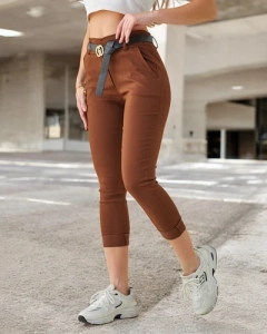 Тъмнокафяв || тъмнозелено