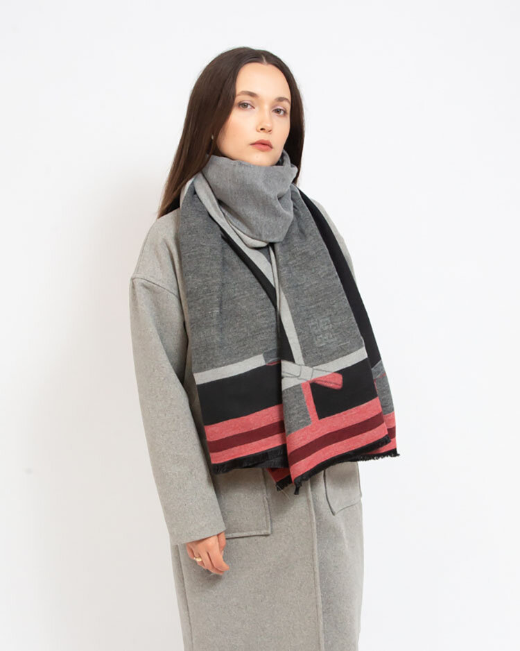 Royalfashion Сиво-розов дамски лек шал с принт