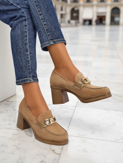 Дамски лоуфъри Perseida – светлокафяви велурени на елегантен ток