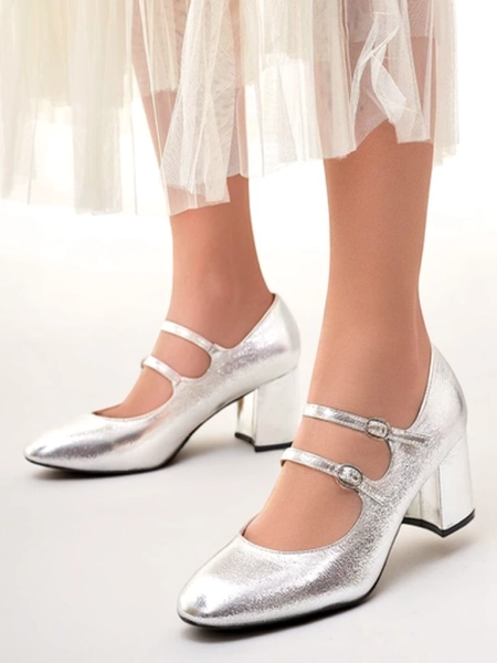 Класически дамски обувки с ток от лакова екологична кожа с каишки Ovinna