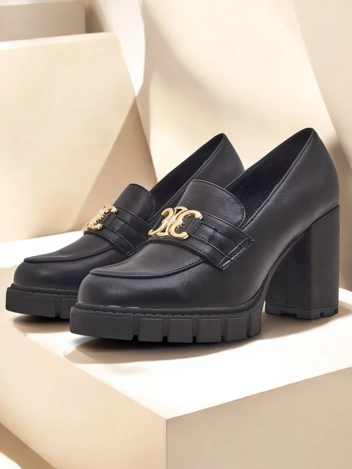 Дамски обувки Nero Aurora на ток със златна катарама, еко кожа