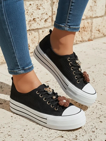 Royalfashion Женски перфорационни маратонки с декорации Osdo