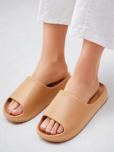 светлокафяв