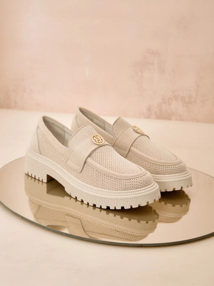 Дамски лоуфъри Callista бежови от еко велур на плоска подметка 4 см