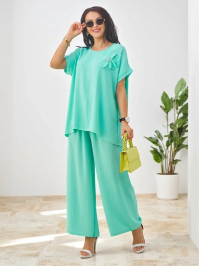 Royalfashion Женски комплект с къси ръкави, декоративно цвете и широки панталони