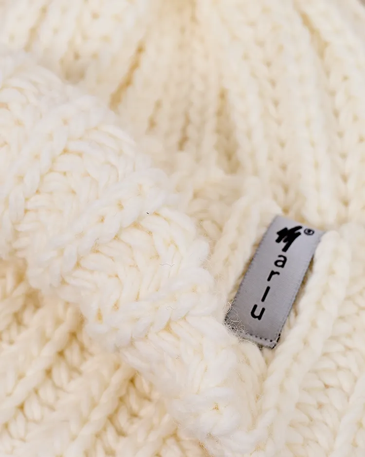 Royalfashion Дамска шапка с пискюл