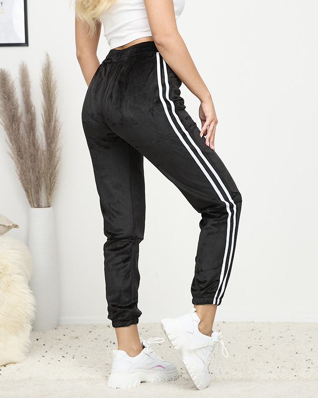 Черен дамски изолиран велурен анцуг с райе - Облекло