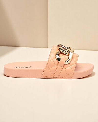 Koralowe damskie pikowane klapki ze złotym łańcuszkiem Eteris - Obuwie