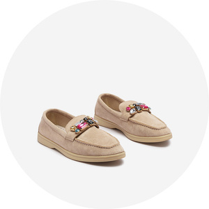 светлокафяв || кафяв