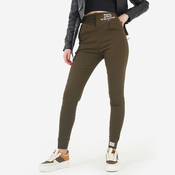 Zielone tregginsy damskie materiałowe z ozdobnymi napisami - Odzież